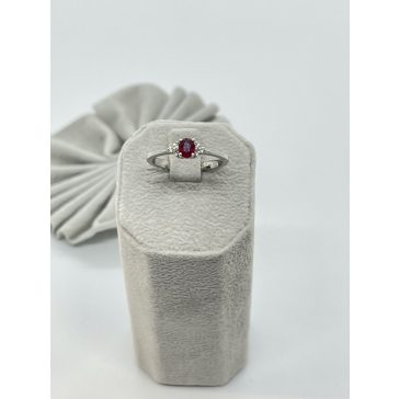 Fehérarany rubin gyűrű gyémánttal