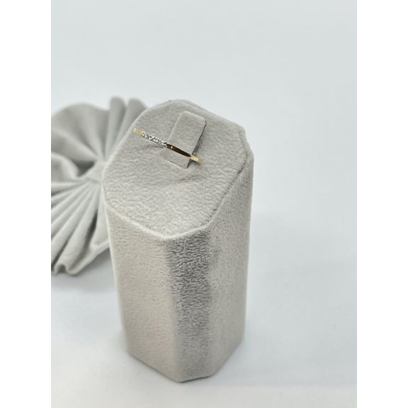 Arany gyűrű gyémánttal