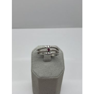 Fehérarany gyémánt köves gyűrű rubinnal