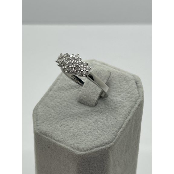 Fehérarany gyémánt köves gyűrű