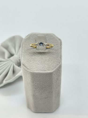 Arany zafír gyűrű gyémánttal