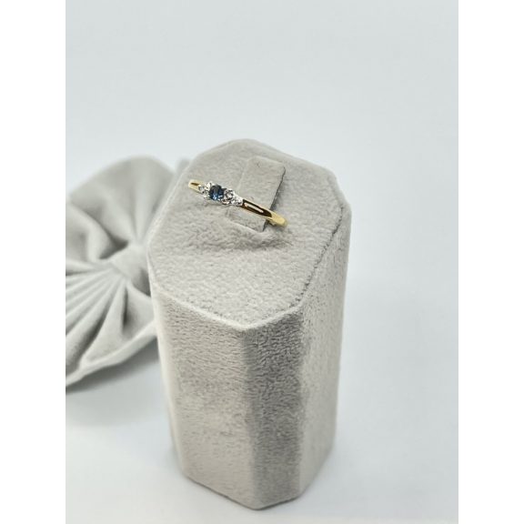 Arany zafír gyűrű gyémánttal