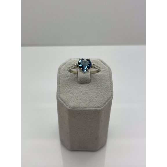 Fehérarany topáz köves gyűrű gyémántokkal