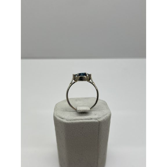 Fehérarany topáz köves gyűrű gyémántokkal