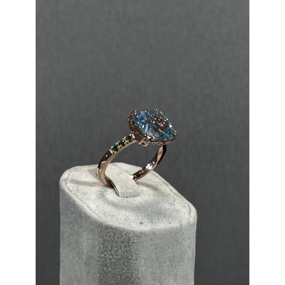 Rozéarany topáz köves gyűrű smaragdokkal