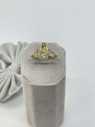 Arany smaragd gyűrű gyémánttal