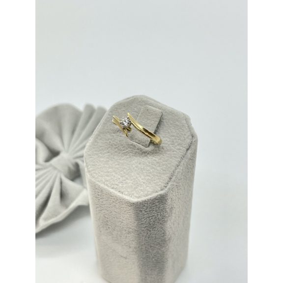 Arany gyémánt gyűrű