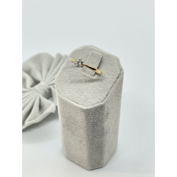 Arany gyémánt gyűrű