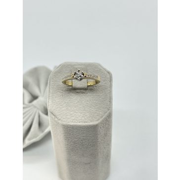 Arany gyémánt gyűrű