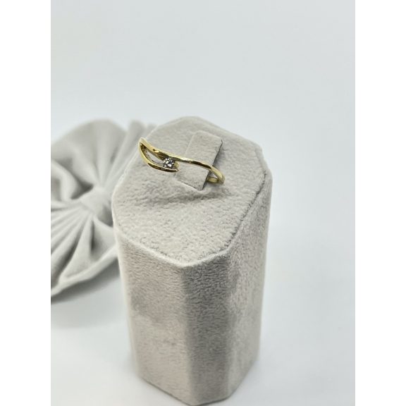 Arany gyémánt gyűrű