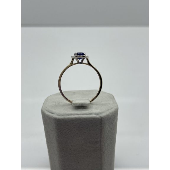 Arany zafír köves gyűrű gyémántokkal