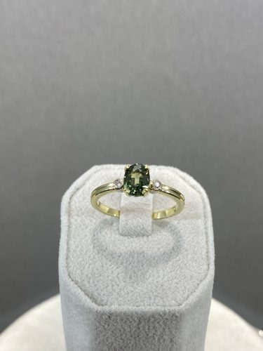 Arany zafír gyűrű gyémántokkal