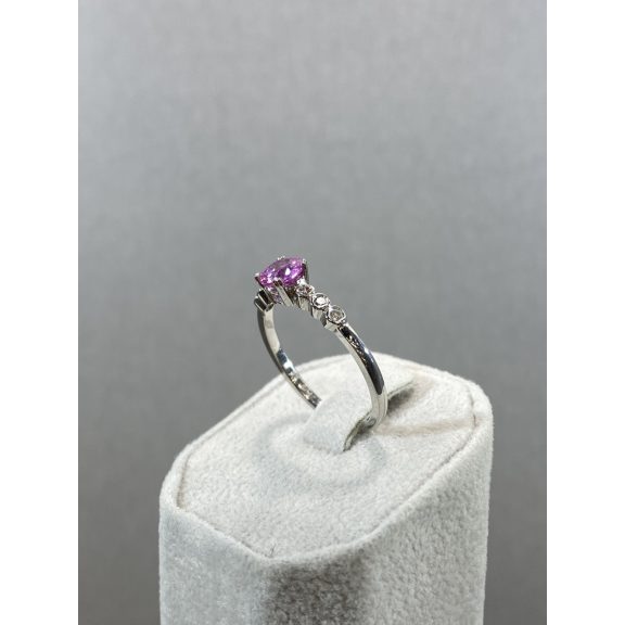 Fehérarany rózsaszín zafír gyűrű gyémántokkal