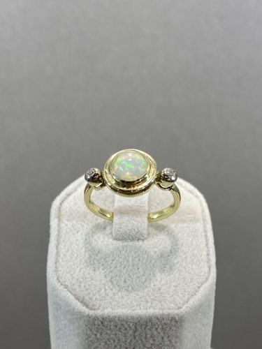 Arany opál gyűrű gyémánttal