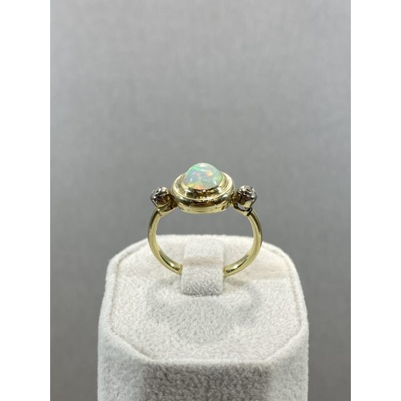 Arany opál gyűrű gyémánttal