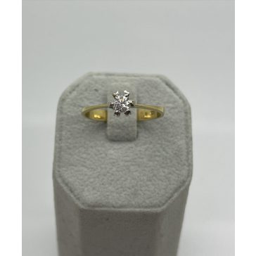 Arany gyémánt gyűrű