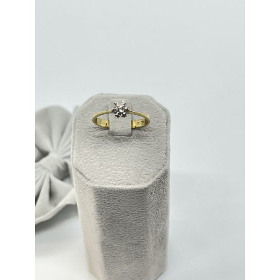 Arany gyémánt gyűrű