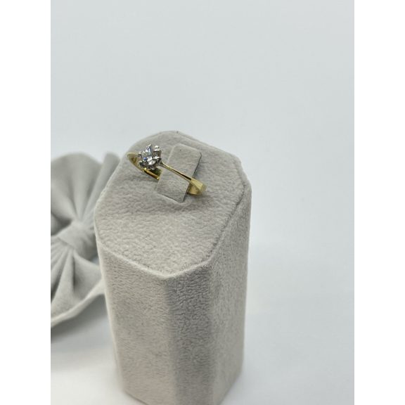 Arany gyémánt gyűrű