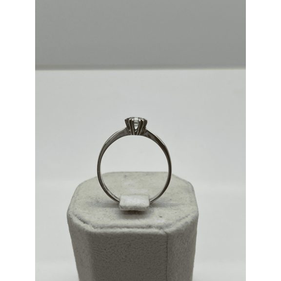 Arany gyémánt gyűrű